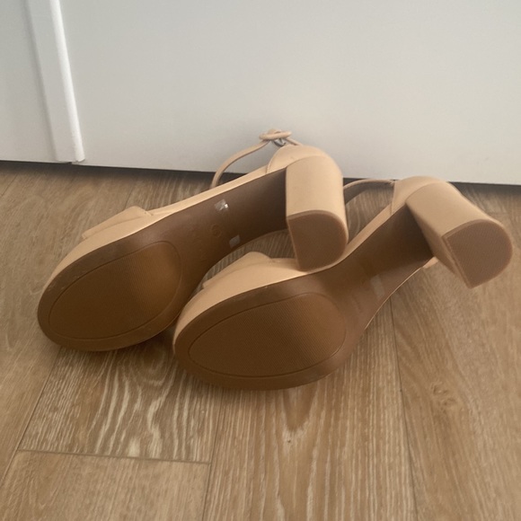 Never worn size 9 Dream Pairs heels - Picture 5 of 5